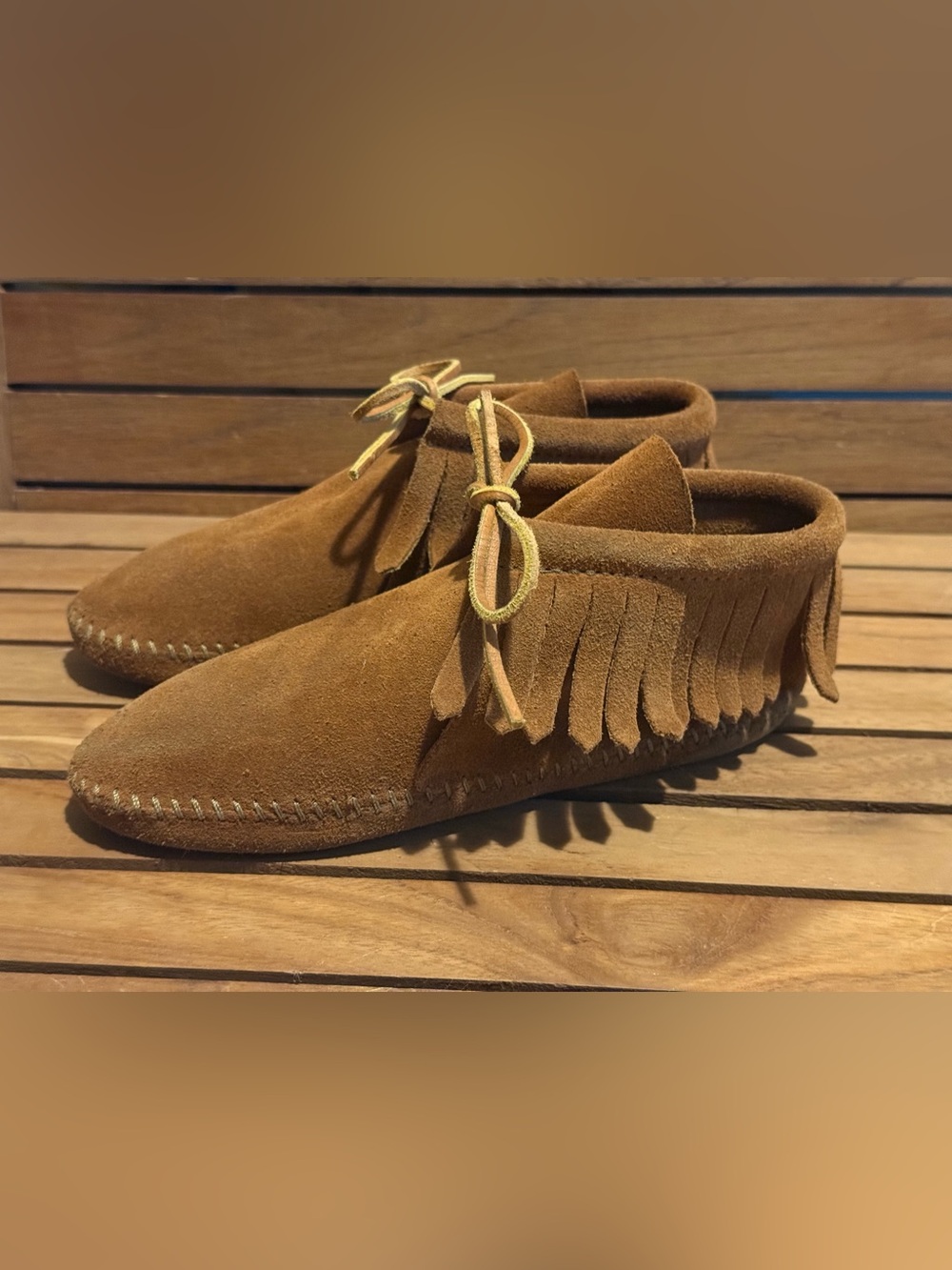 Minnetonka Women's Tan Suede Fringe Moccasins